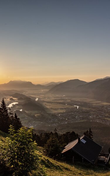 Wunderschöner Sonnenaufgang Postalm in Kramsach mit weitem Blick über das Inntal | © Alpbachtal Tourismus | Johann Erhard 
