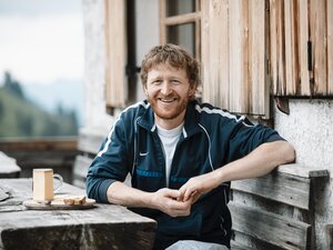Hannes Klingler - Käser auf der Steinbergalm | © Alpbachtal Tourismus | shootandstyle