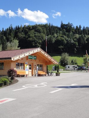 Einfahrt - CheckIn Seehof Kramsach | © Fam. Brunner