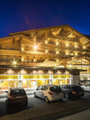 Hotel Alphof, Nachtansicht | © Alphof